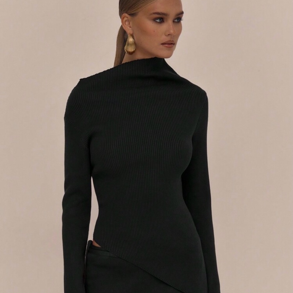 Musera‎ Asymmetrical Black Ribbed Knit Top Size XL